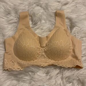 Size XL wireless contour bra for sports, yoga or running